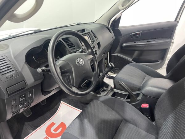 Toyota Hilux 2.5 D-4D Cabina Doble VX G7023 - Imagen 7