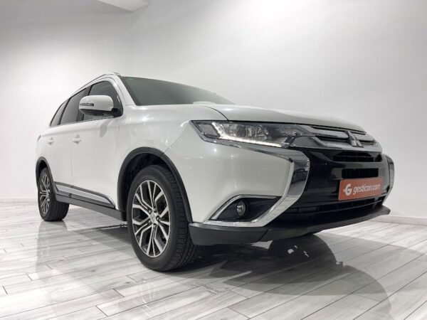 Mitsubishi Outlander 200 MPI Motion CVT 2WD 5 Plazas G3755 - Imagen 3