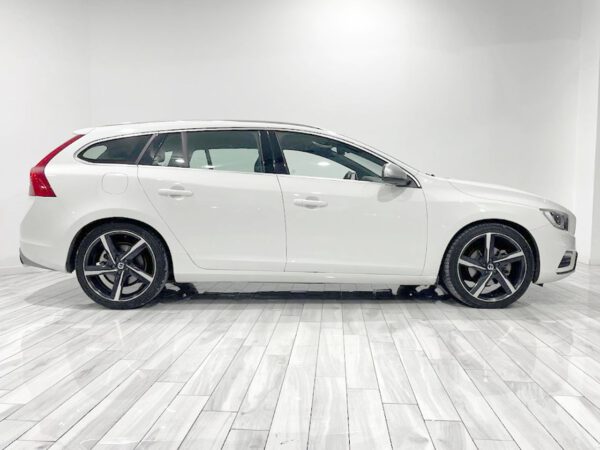 Volvo V60 2.0 D3 Momentum G9231 - Imagen 4